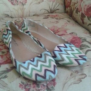 Chevron print flats